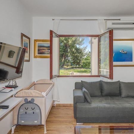 Beachfront Apartment Drazen, With Garden And Parking 斯普利特 外观 照片