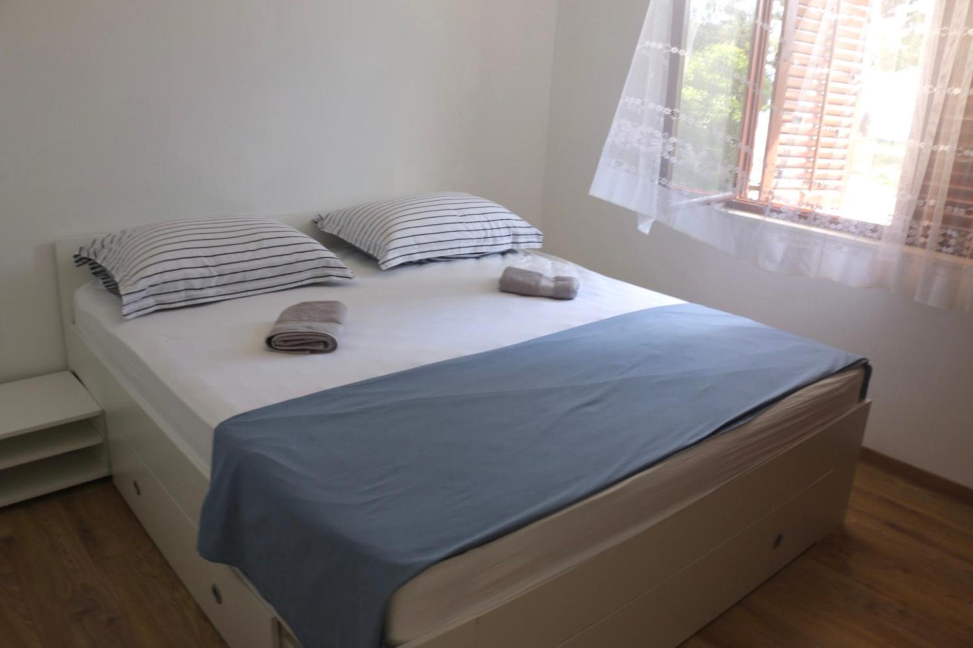 Beachfront Apartment Drazen, With Garden And Parking 斯普利特 外观 照片