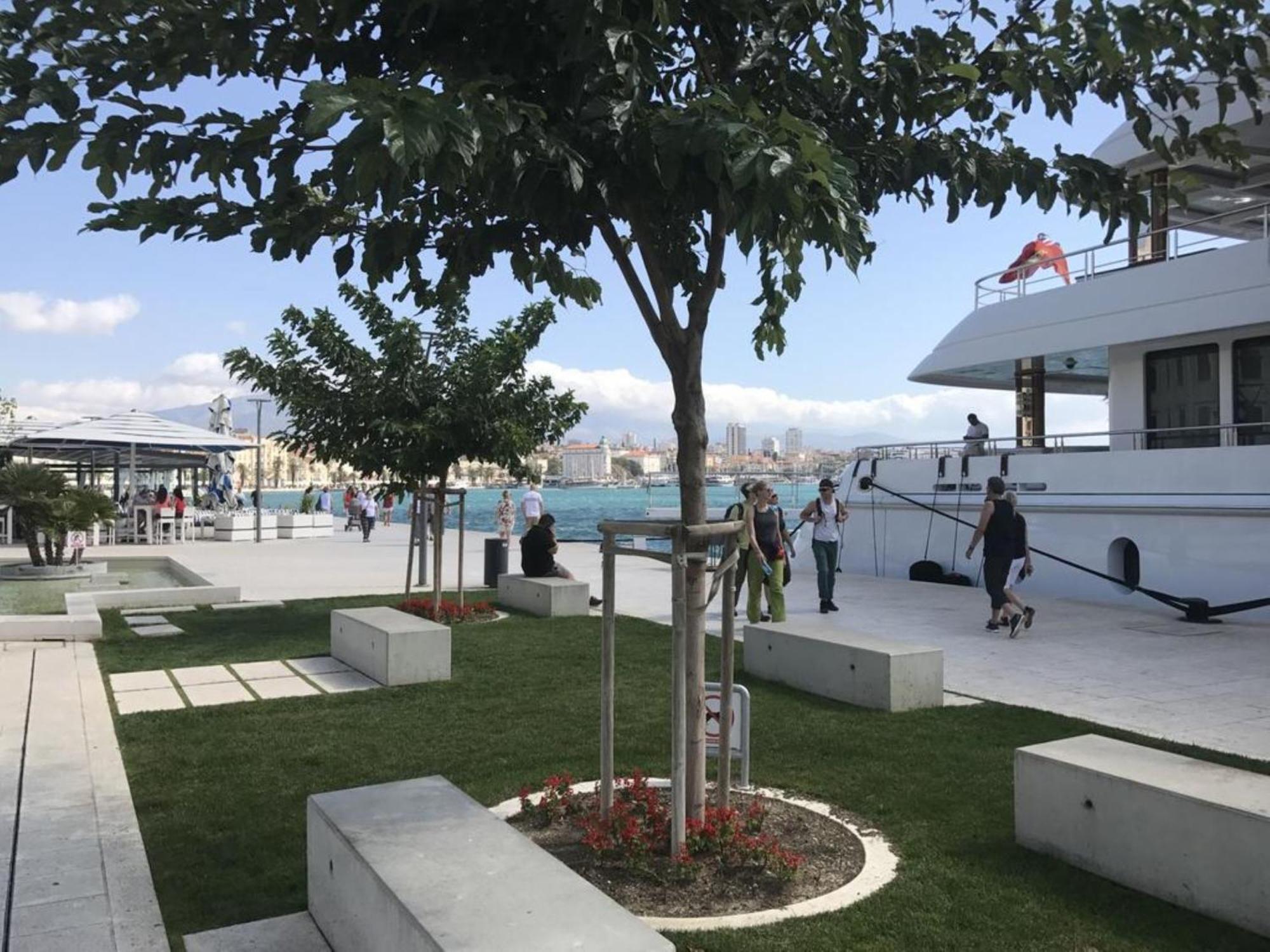 Beachfront Apartment Drazen, With Garden And Parking 斯普利特 外观 照片
