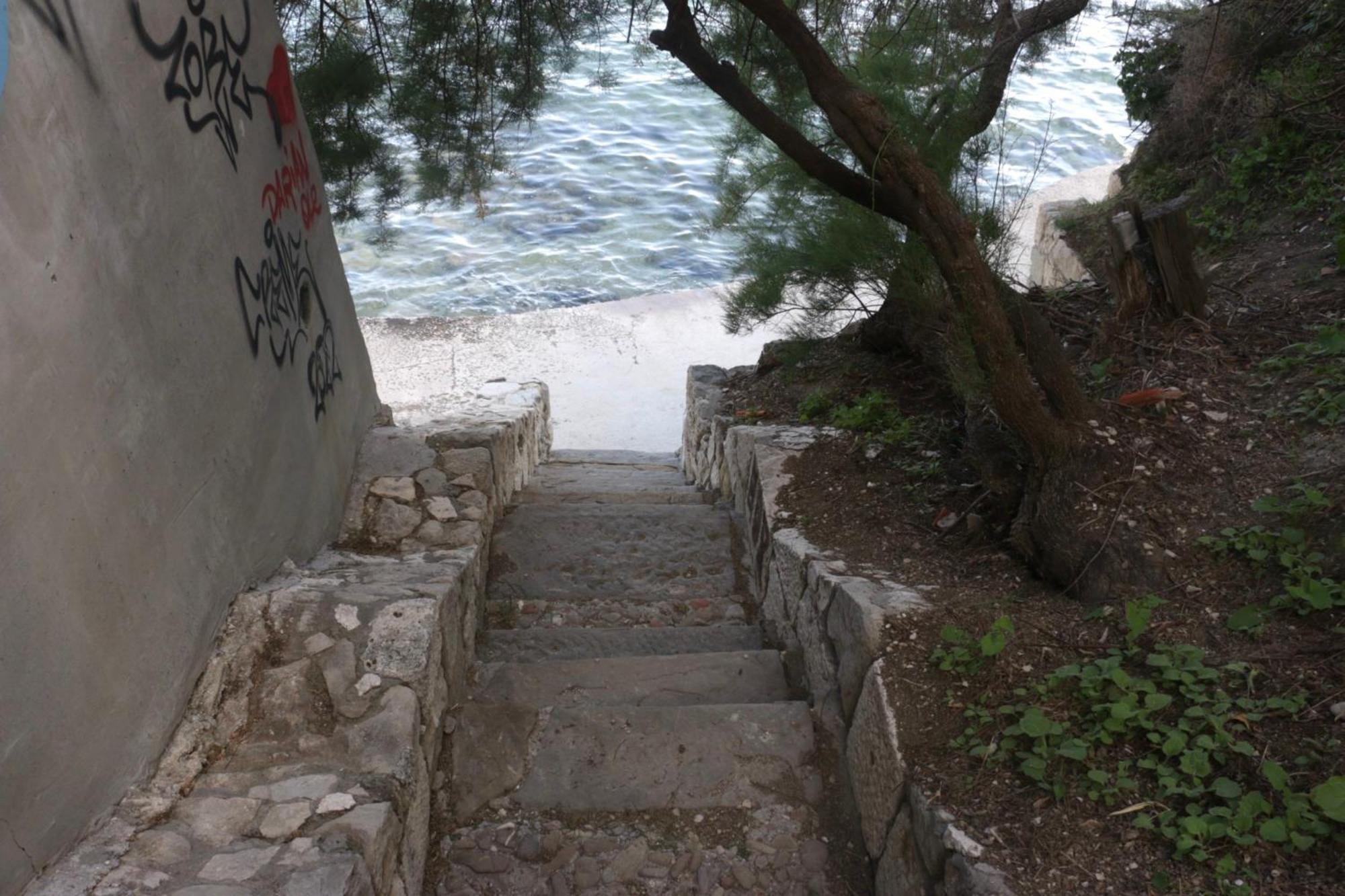 Beachfront Apartment Drazen, With Garden And Parking 斯普利特 外观 照片