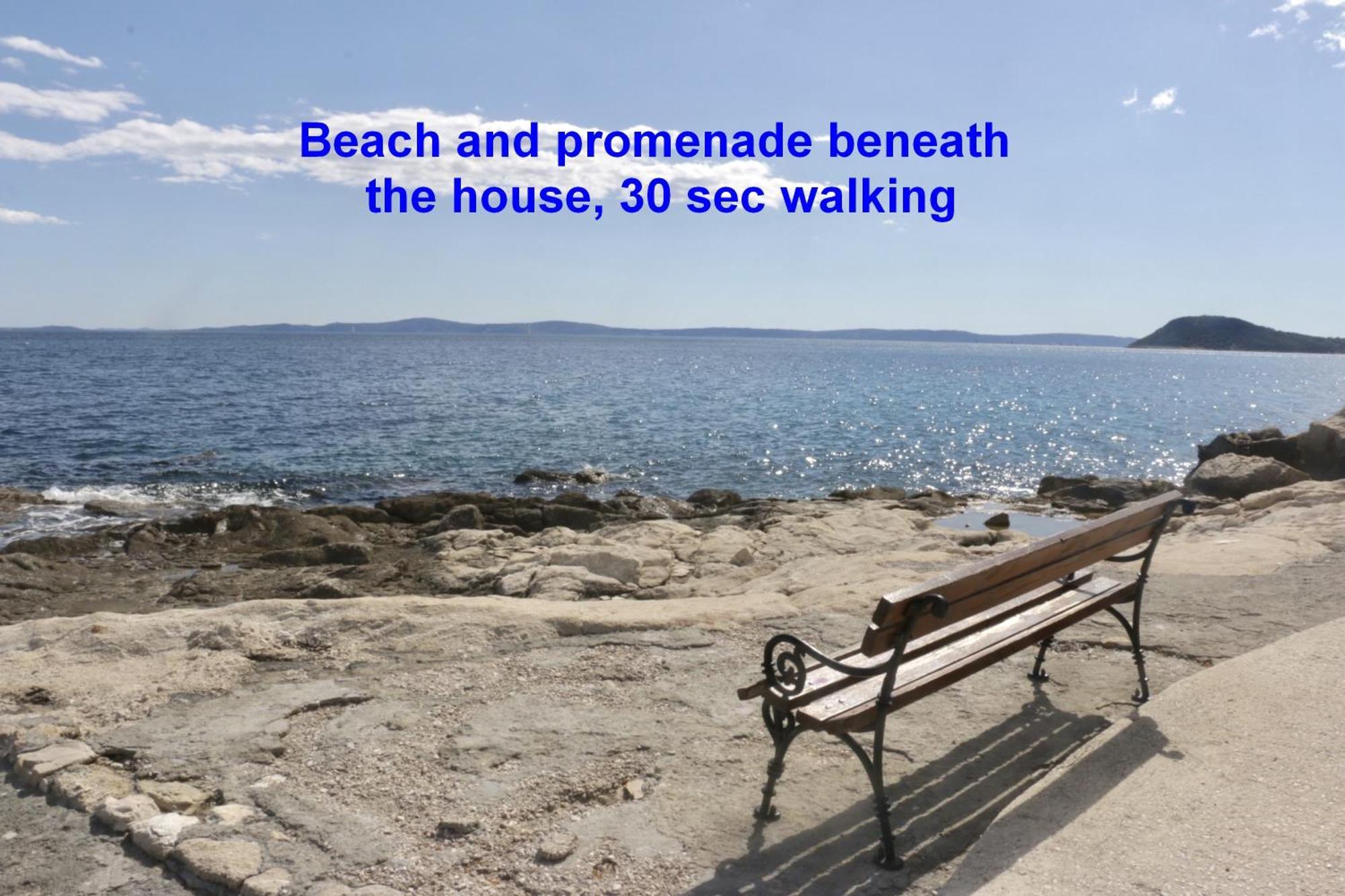 Beachfront Apartment Drazen, With Garden And Parking 斯普利特 外观 照片