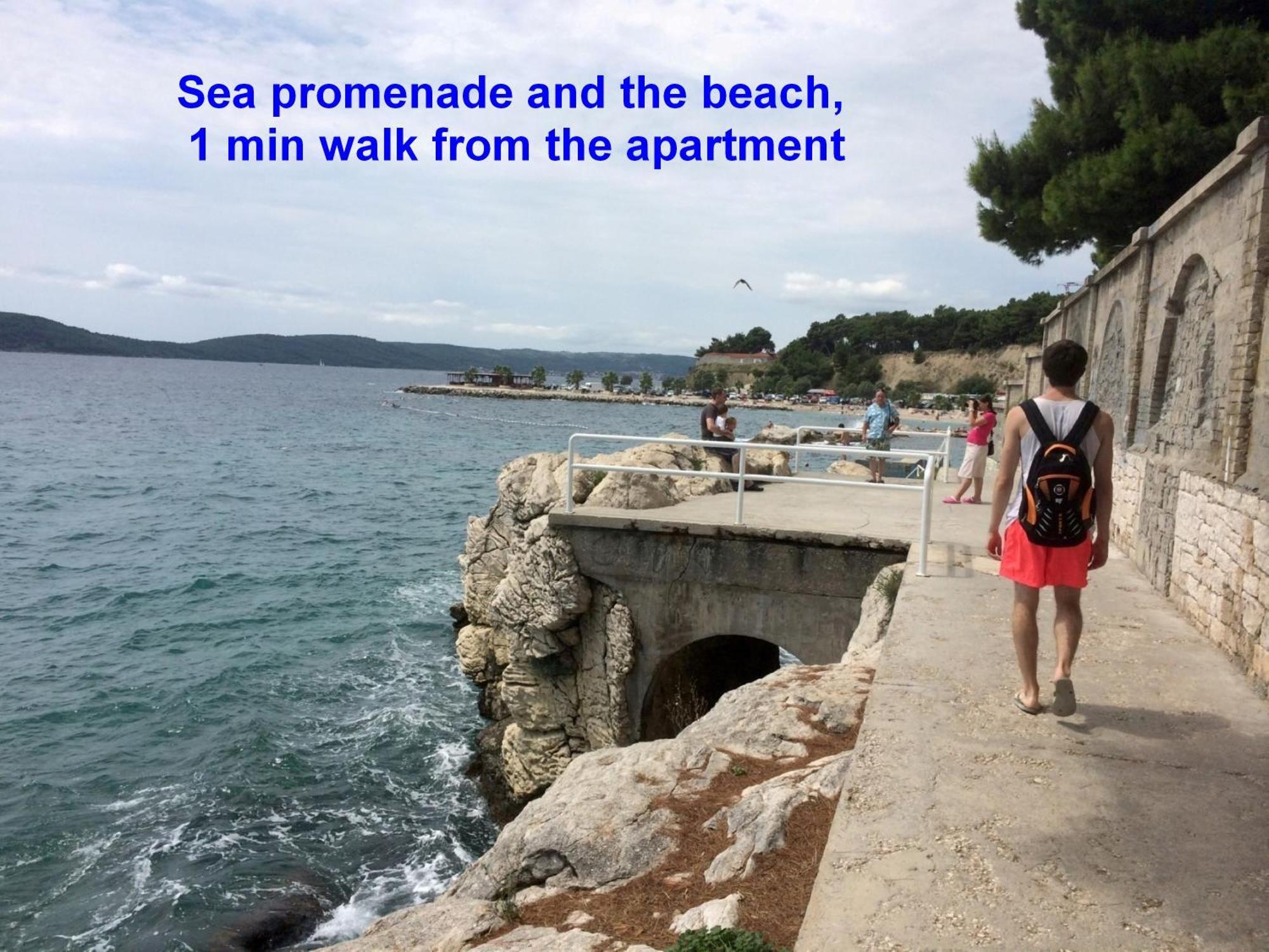 Beachfront Apartment Drazen, With Garden And Parking 斯普利特 外观 照片