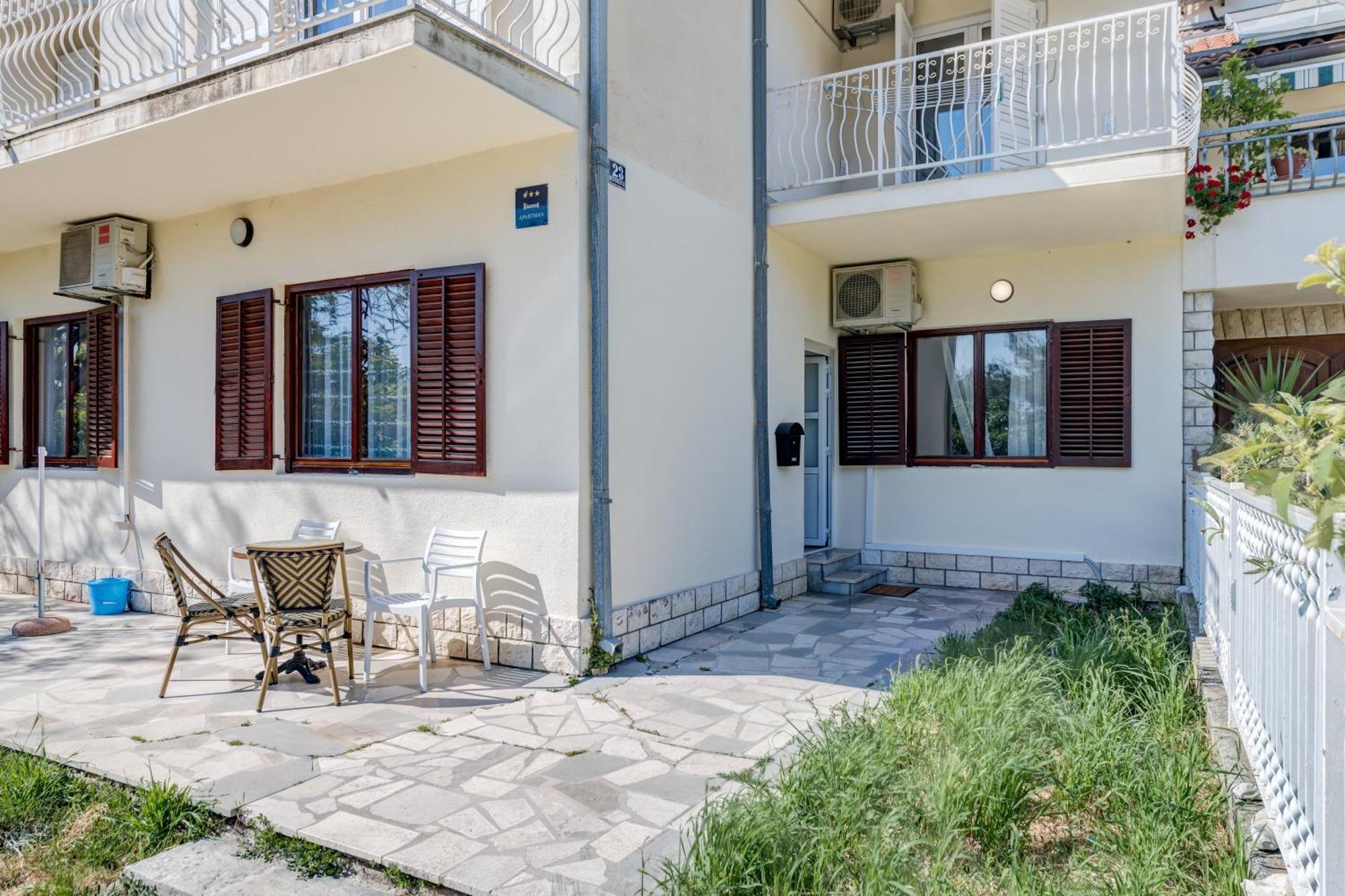 Beachfront Apartment Drazen, With Garden And Parking 斯普利特 外观 照片