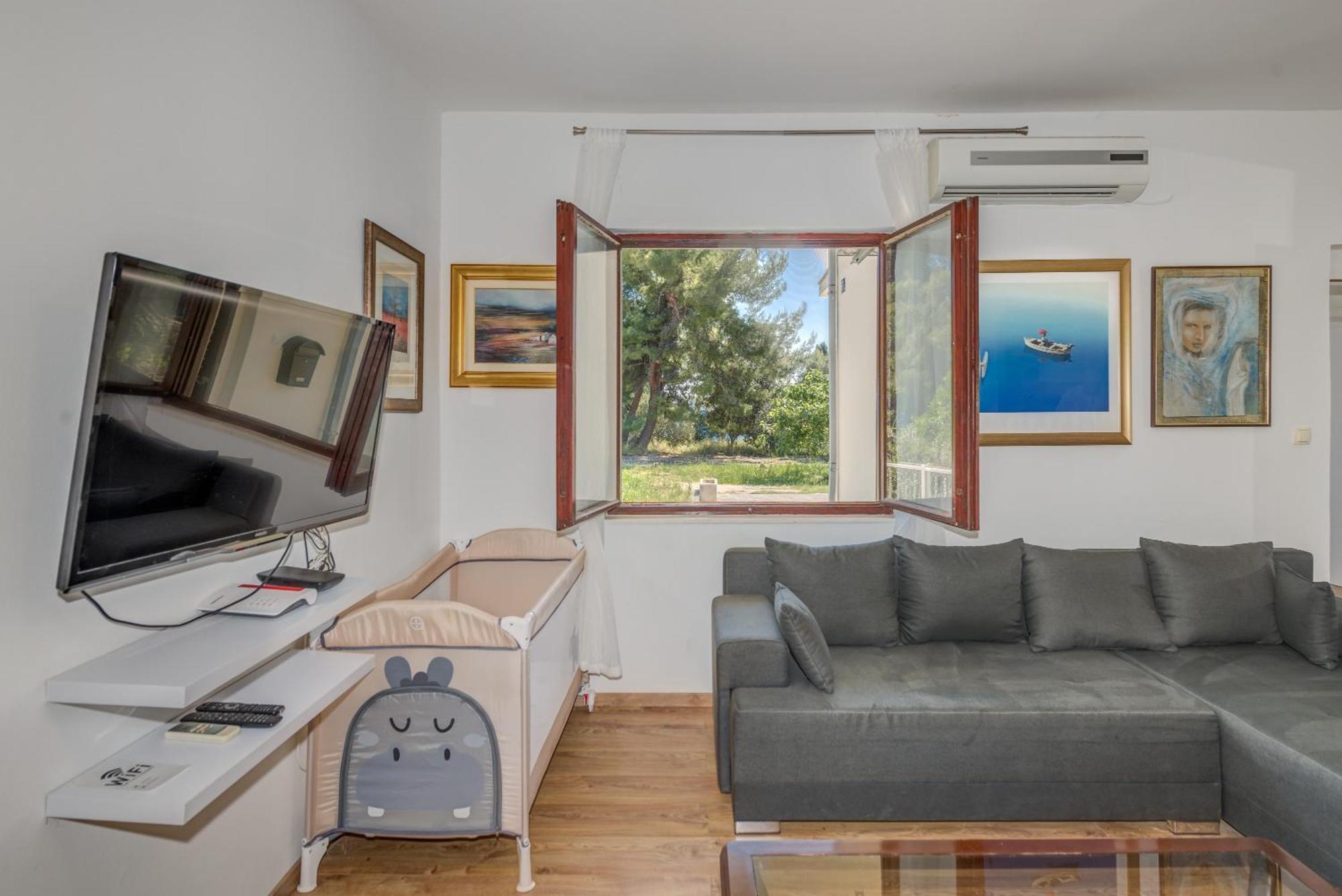 Beachfront Apartment Drazen, With Garden And Parking 斯普利特 外观 照片