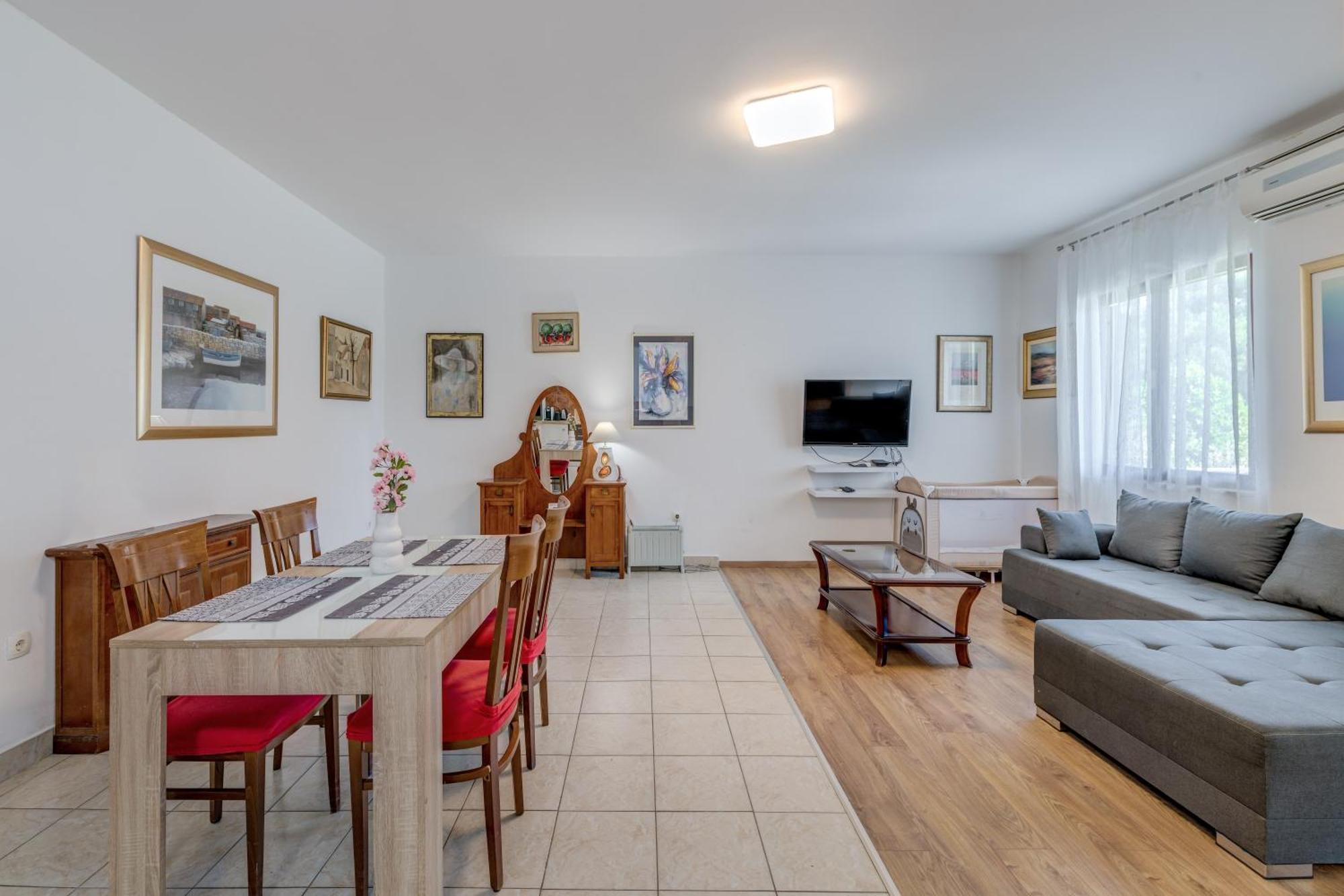Beachfront Apartment Drazen, With Garden And Parking 斯普利特 外观 照片