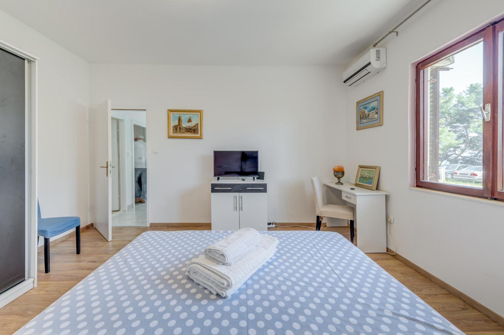 Beachfront Apartment Drazen, With Garden And Parking 斯普利特 外观 照片
